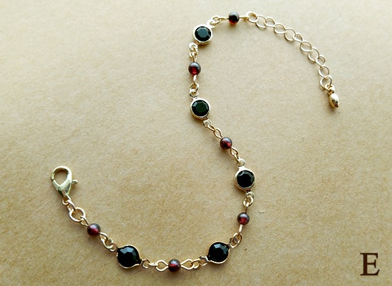 ストーンビーズとフレームコネクターのブレスレット(バリエーション有)