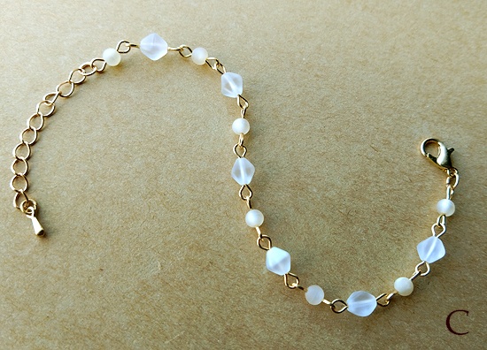 ダイヤカットチェコビーズとアクリルビーズのブレスレット(バリエーション有)