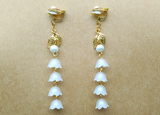 すずらんの小花イヤリング（white）