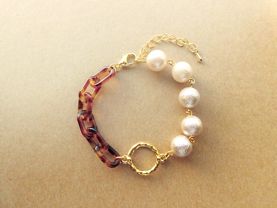 べっ甲チェーンとパールのブレスレット