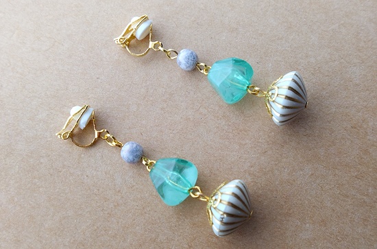 マーブルビーズとチェコビーズの春色イヤリング(D)