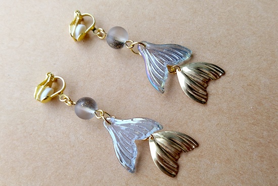 スイングテールのイヤリング(濃青)