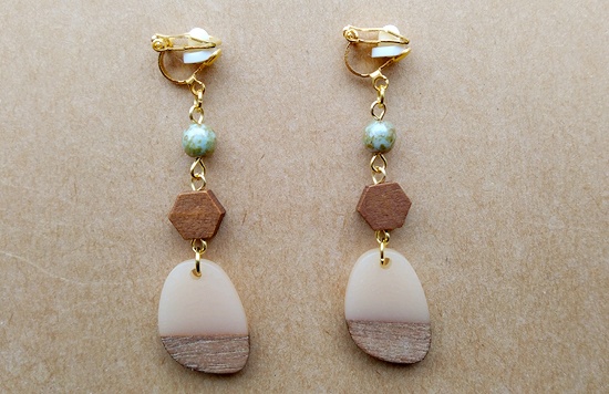 ウッド×レジンの異素材イヤリング（B）