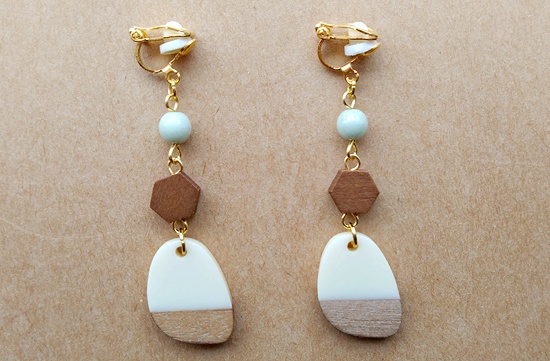 ウッド×レジンの異素材イヤリング（D）