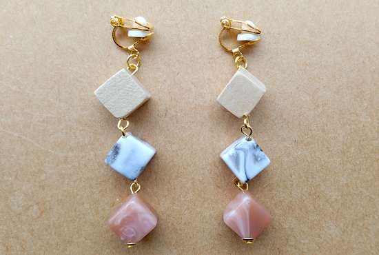 異素材ダイスパーツのイヤリング（A）