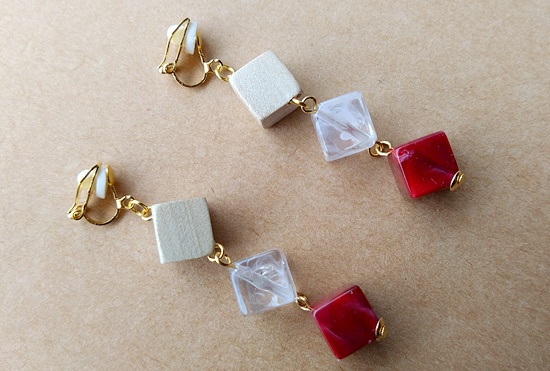 異素材ダイスパーツのイヤリング(B)