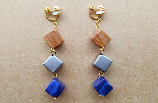 異素材ダイスパーツのイヤリング（C）