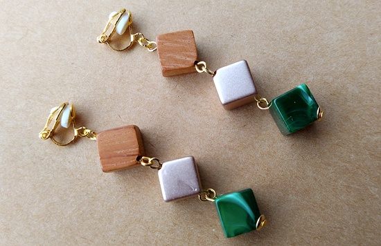 異素材ダイスパーツのイヤリング(D)