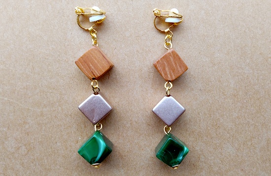 異素材ダイスパーツのイヤリング（D）