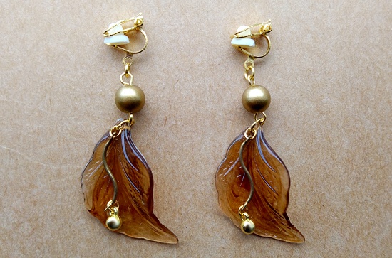 秋色落ち葉のイヤリング（A）