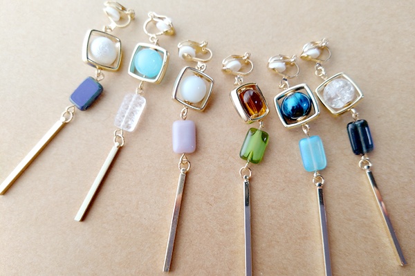 チェコスクエアビーズのIラインイヤリング（バリエーション有）