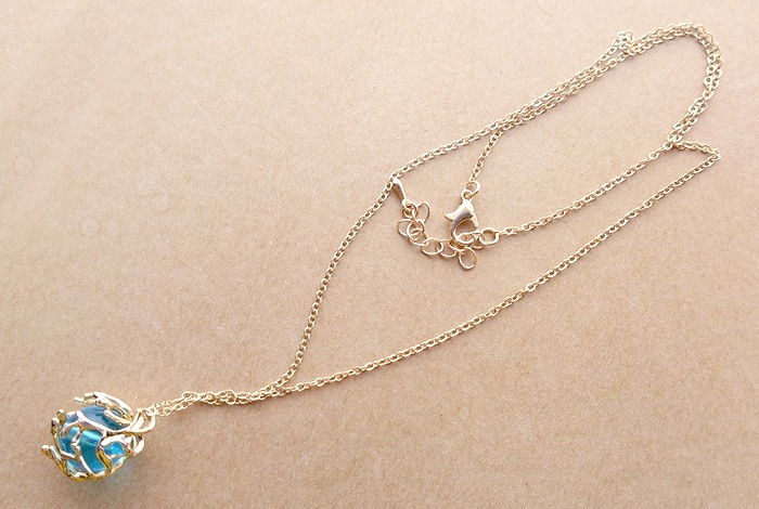 ブルーガラスのケージネックレス（E）