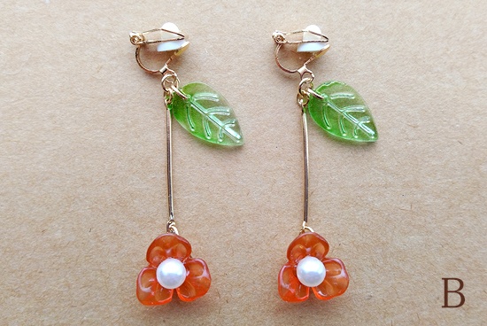 小花のスイングイヤリング(バリエーション有)