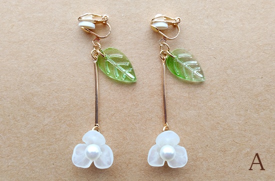 小花のスイングイヤリング(バリエーション有)