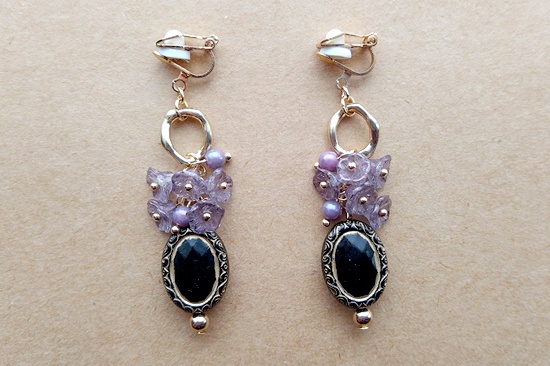 小花チェコビーズのイヤリング（紫／A）