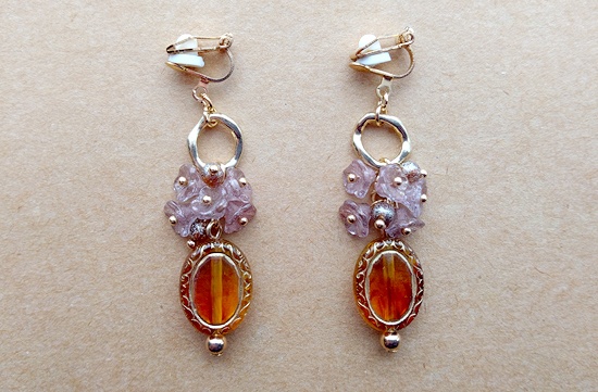 小花チェコビーズのイヤリング（紫／B）