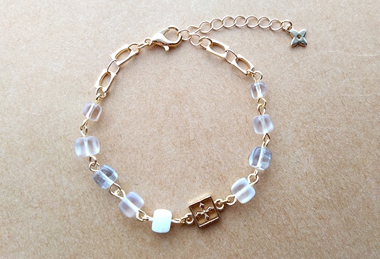 チェコダイスビーズのブレスレット(白)