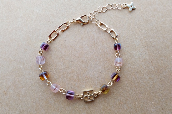 チェコダイスビーズのブレスレット(紫)