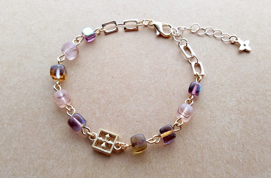 チェコダイスビーズのブレスレット（紫）