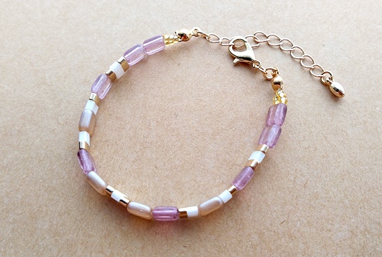 2穴チェコスクエアビーズのブレスレット（紫）