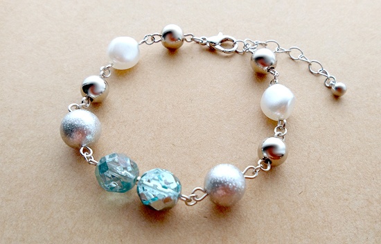 チェコガラスとシャイニーパールのブレスレット