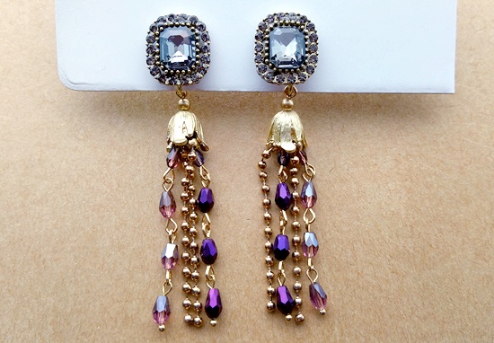 メタルカボションとビーズタッセルのイヤリング(A)