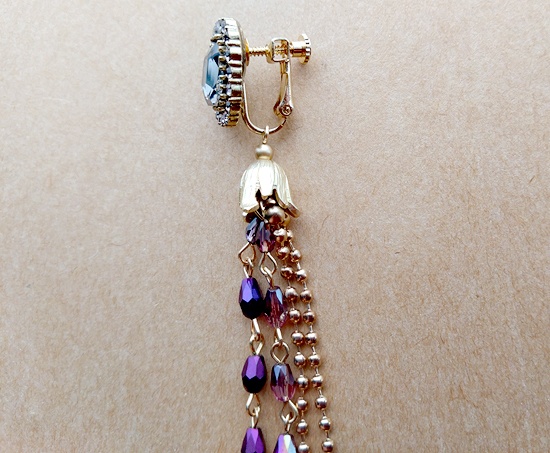 メタルカボションとビーズタッセルのイヤリング(C)