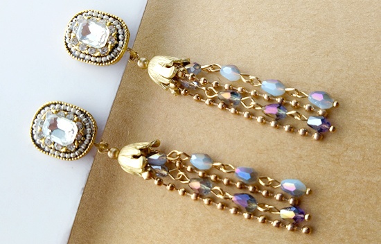 メタルカボションとビーズタッセルのイヤリング(D)