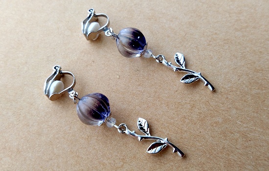 一輪の花イヤリング(青の蕾)