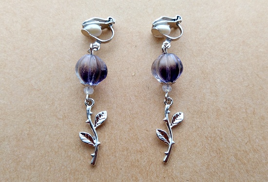 一輪の花イヤリング(青の蕾)