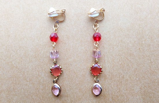 連なる煌めきのイヤリング(ルビーライン)