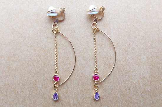 揺れる紫のイヤリング （紫艶）