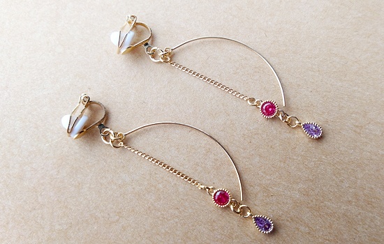 揺れる紫のイヤリング (紫艶)