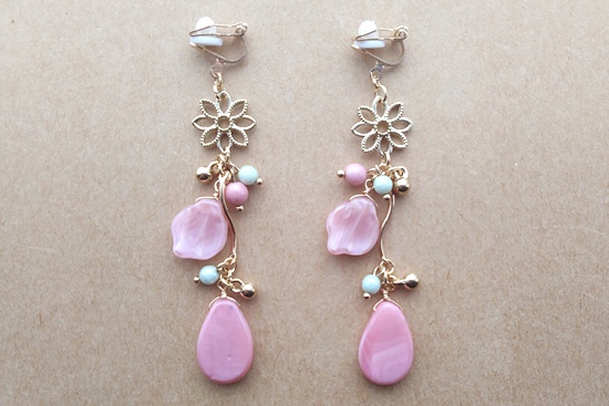 桜ドロップのイヤリング