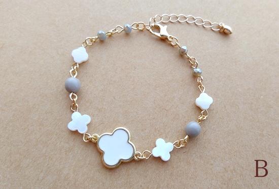 パステルクロスフラワーとチェコビーズのブレスレット(バリエーション有)