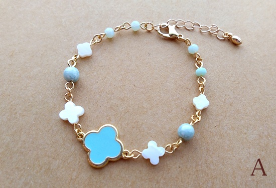 パステルクロスフラワーとチェコビーズのブレスレット(バリエーション有)