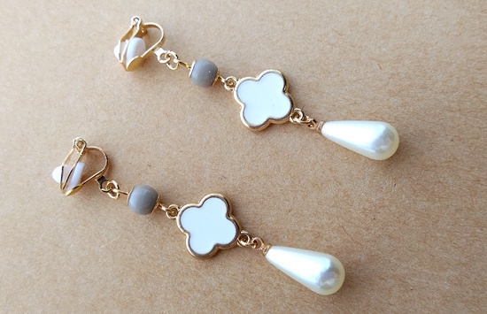 パステルクロスフラワーとパールドロップのイヤリング(バリエーション有)