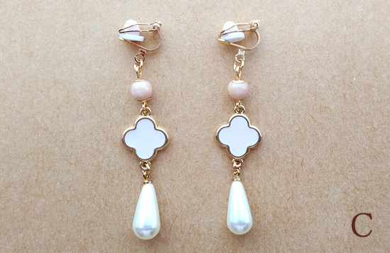 パステルクロスフラワーとパールドロップのイヤリング(バリエーション有)