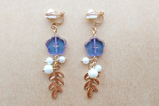 春庭のイヤリング（ネモフィラ）