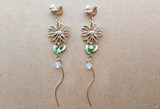 春庭のイヤリング（マーガレット）