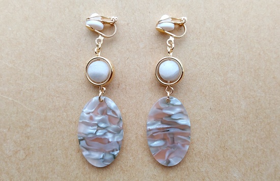 マーブルプレートと天然石のイヤリング（A）