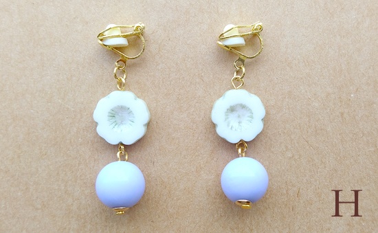 チェコフラワービーズとカラフルボールのイヤリング(バリエーション有)