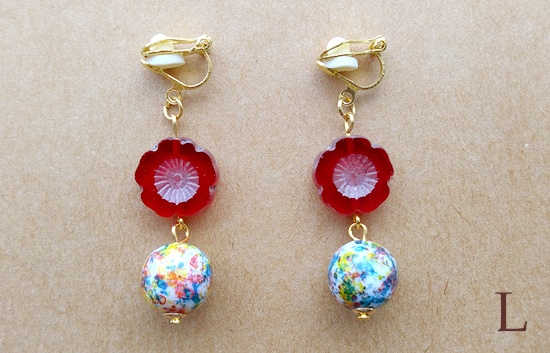 チェコフラワービーズとカラフルボールのイヤリング(バリエーション有)