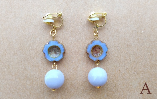 チェコフラワービーズとカラフルボールのイヤリング(バリエーション有)