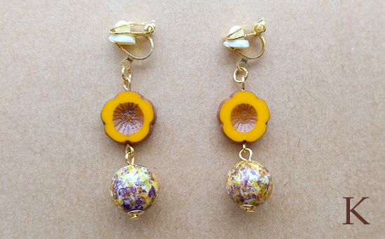 チェコフラワービーズとカラフルボールのイヤリング(バリエーション有)