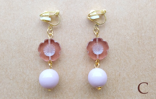 チェコフラワービーズとカラフルボールのイヤリング(バリエーション有)