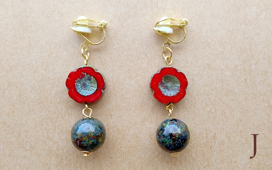 チェコフラワービーズとカラフルボールのイヤリング(バリエーション有)