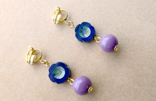 チェコフラワービーズとカラフルボールのイヤリング(バリエーション有)