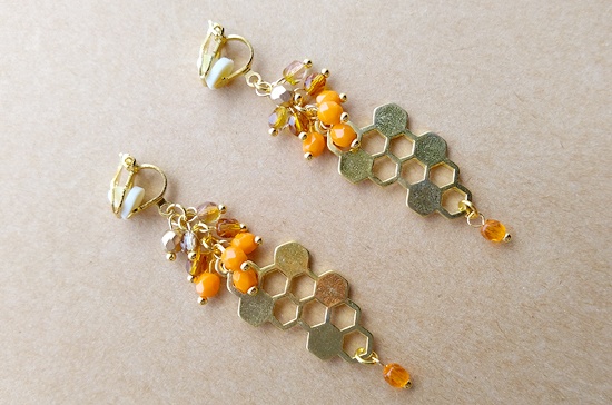 ハチの巣イヤリング