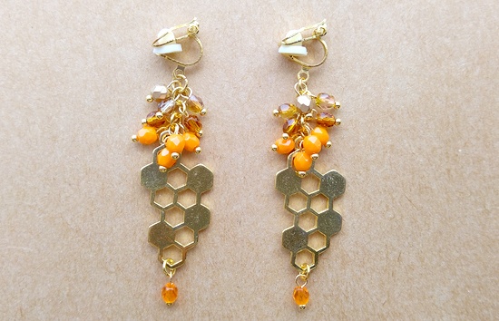 ハチの巣イヤリング